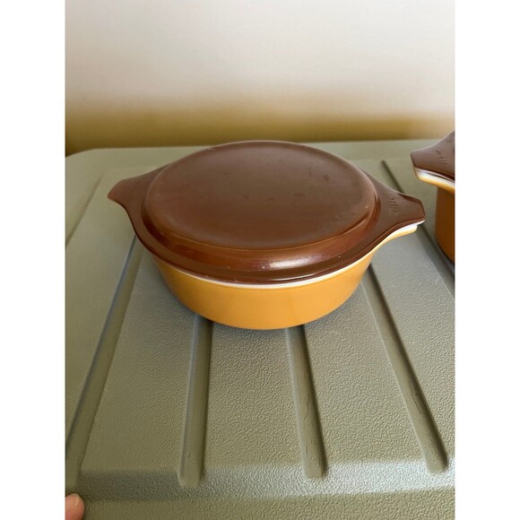 Vintage Pyrex Covered Casserole Dishes Bowls Tan Orange Gold with Brown Lid - Picture 10 of 11